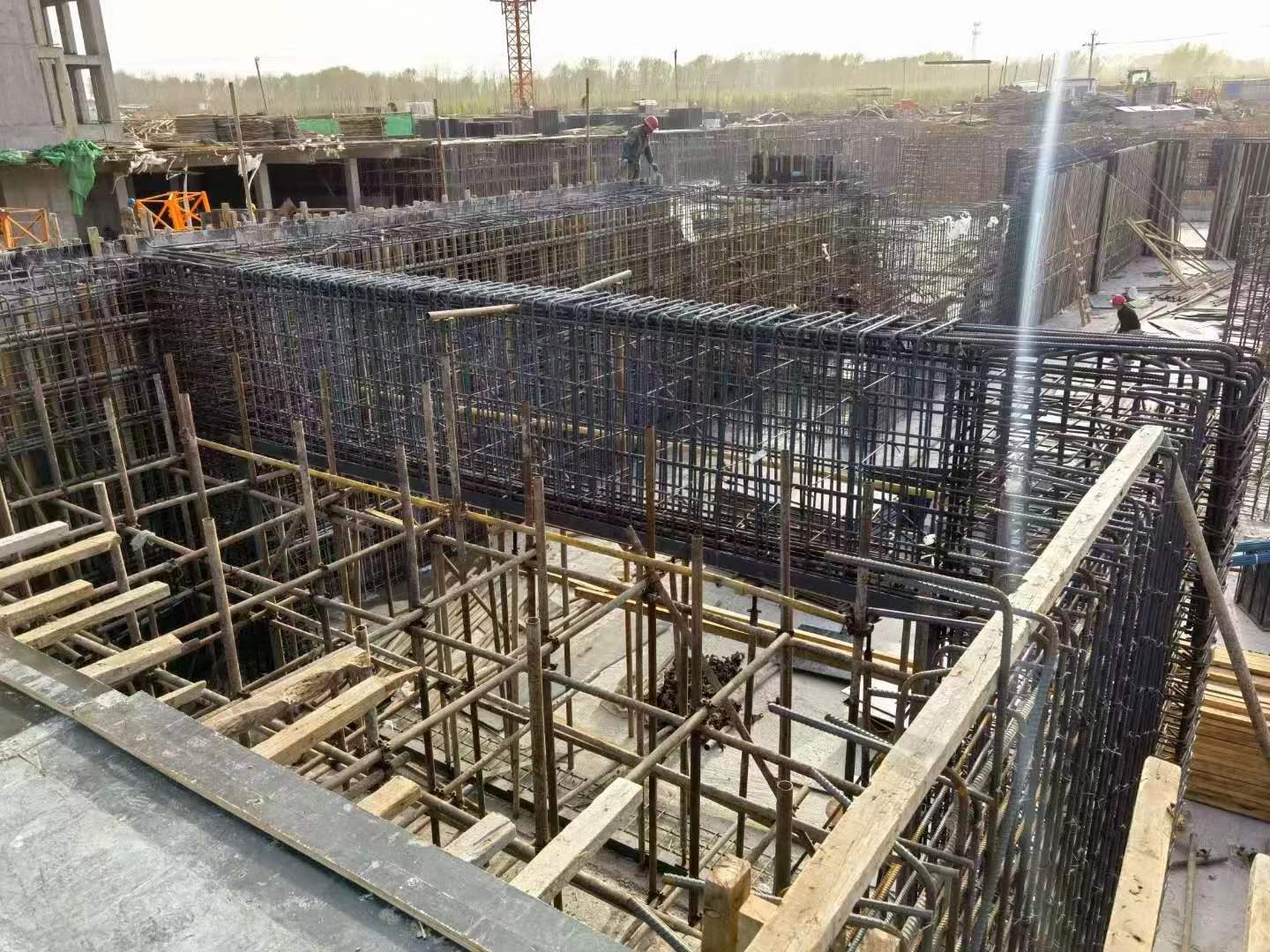 阎良建筑基础筏板施工时混凝土有哪些常见问题?